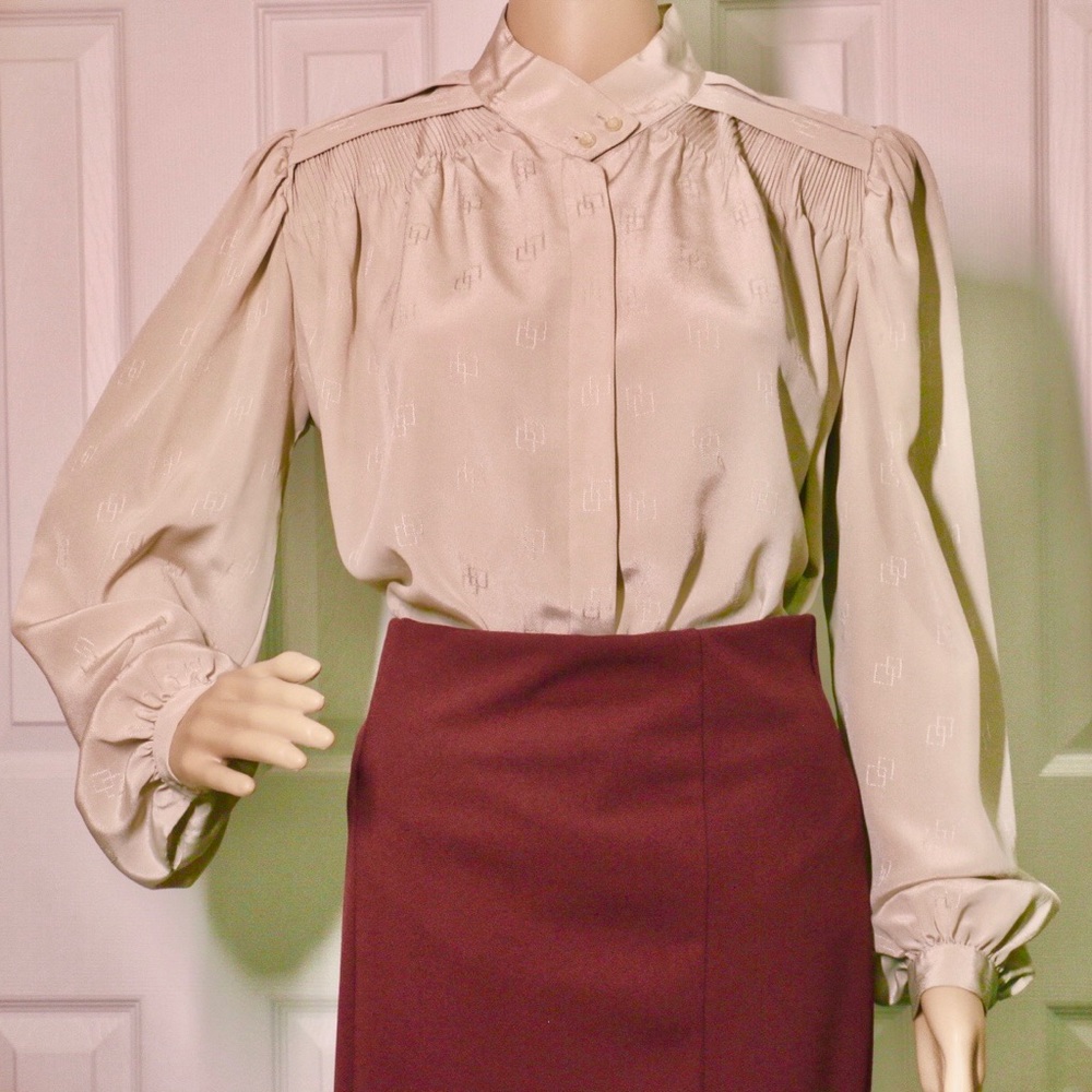 Vintage Linea V New York champagne blouse Size 10